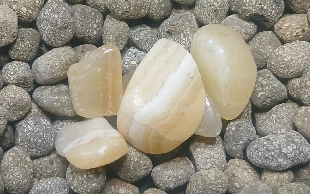 Pierre naturelle roulée calcite jaune