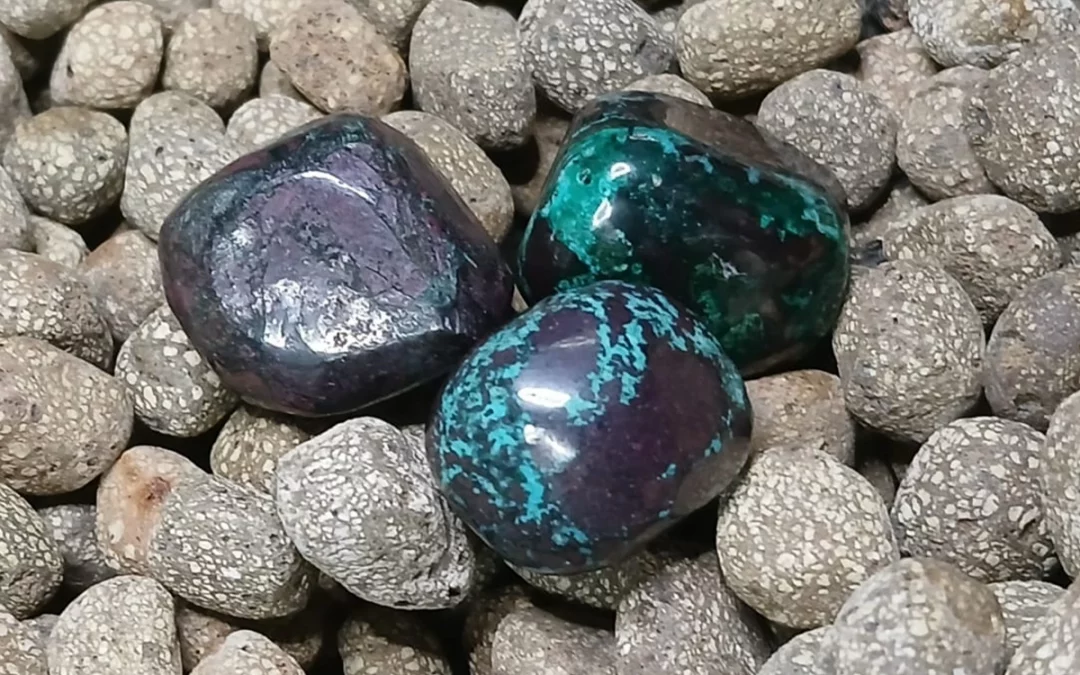 Pierre naturelle roulée Cuprite et Chrysocolle