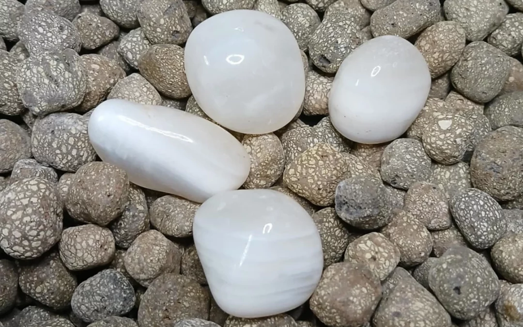 Pierre naturelle roulée agate blanche