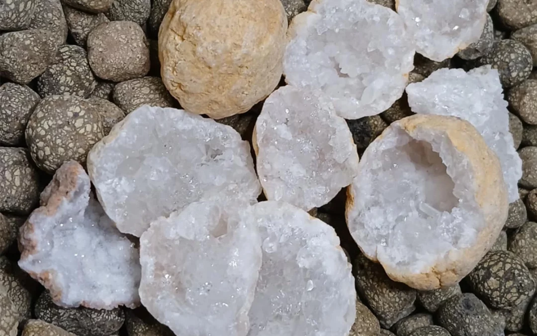 Pierre naturelle géode de quartz