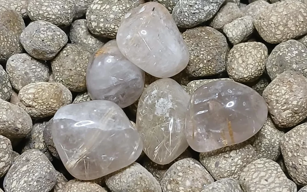 Pierre naturelle roulée quarz rutile