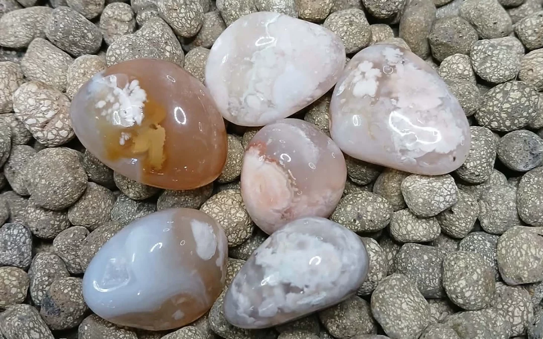 Pierre naturelle roulée agate fleur de cerisier