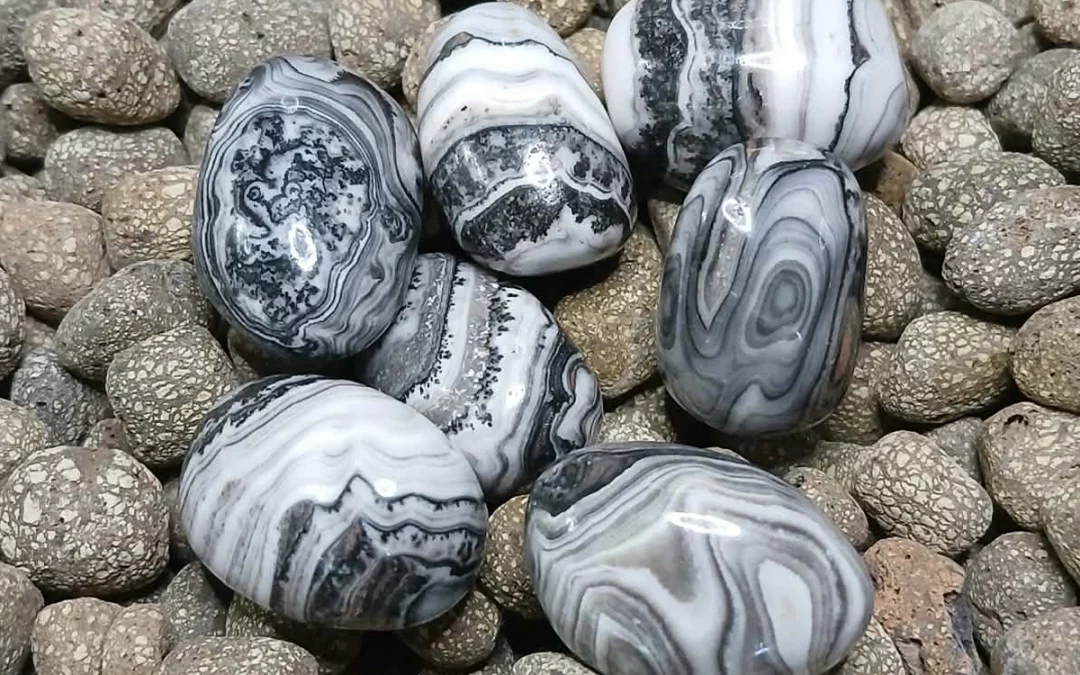 Pierre naturelle roulée calcite zébrée