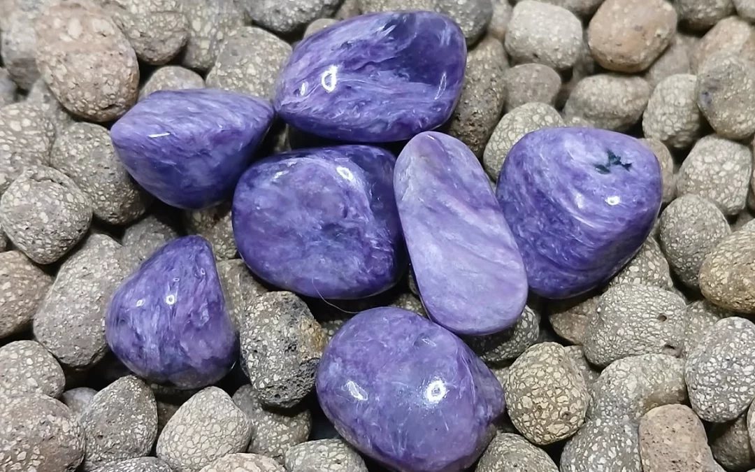 Pierre naturelle roulée charoite