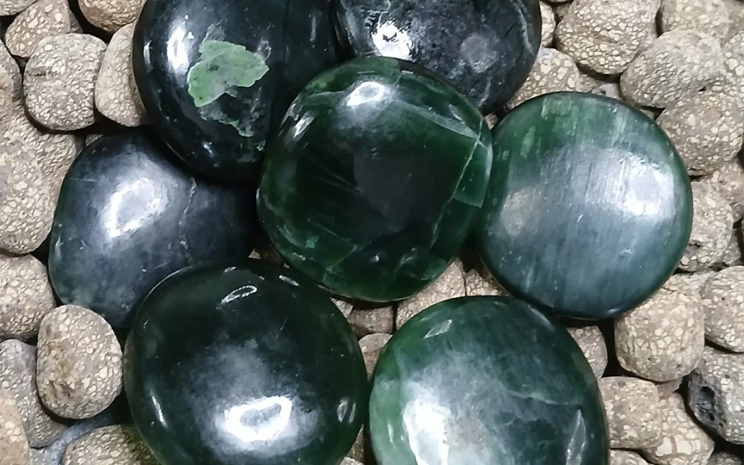 Pierre naturelle roulée jade néphrite