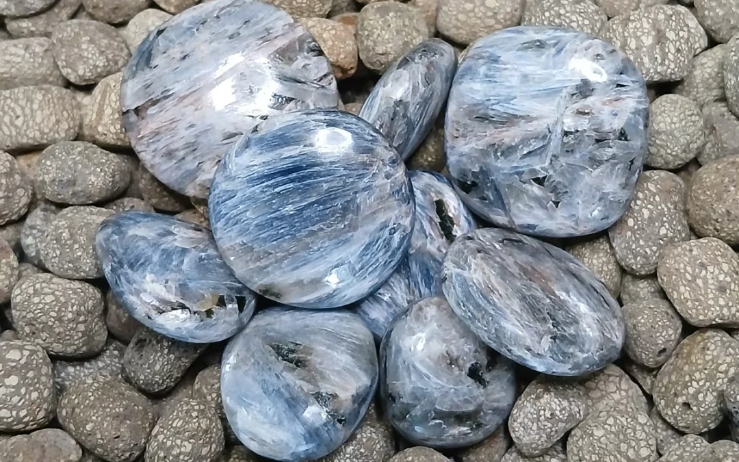 Pierre naturelle roulée kyanite bleue