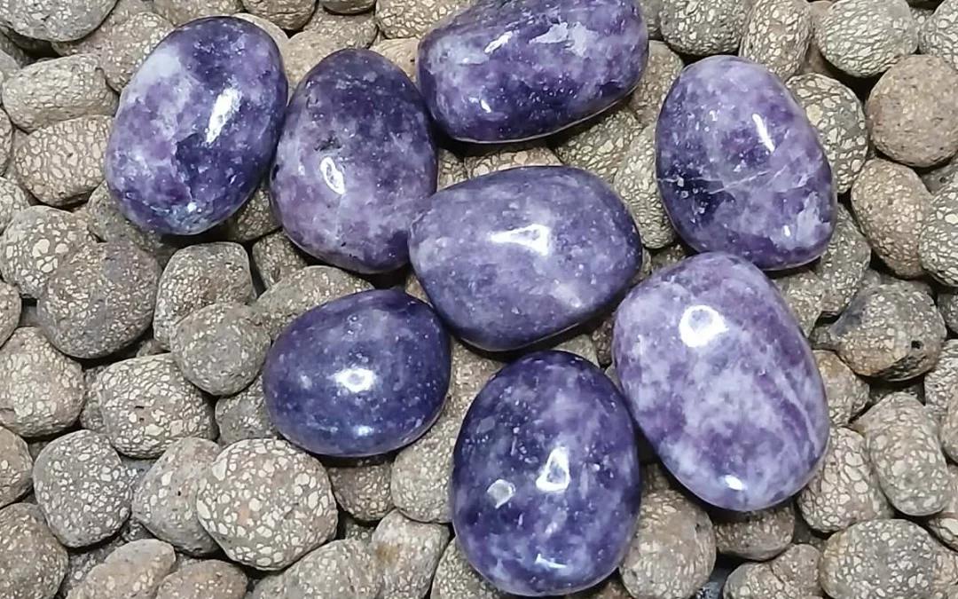 Pierre naturelle roulée lépidolite