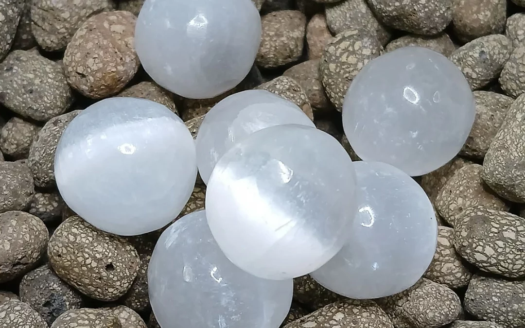 Pierre naturelle roulée selenite
